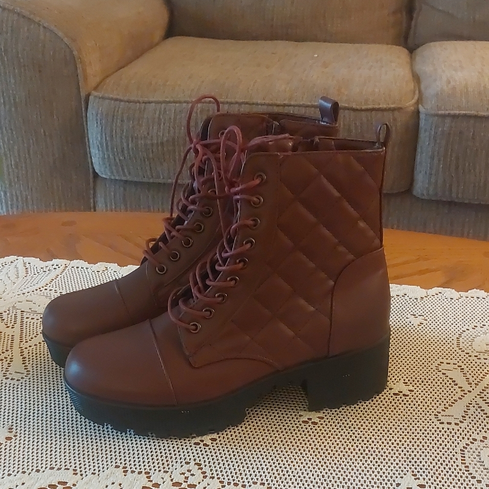 Charlotte Russe Burgundy Wine Quilted Zip And Lace Up Combat Boots Sz 9